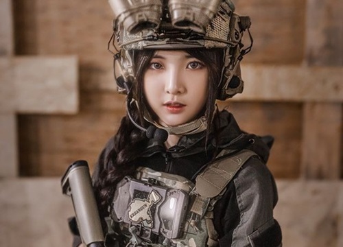 Hotgirl hoá thân thành nữ chiến binh đậm chất Call of Duty, đã đẹp lại còn ngầu chẳng chê vào đâu được!