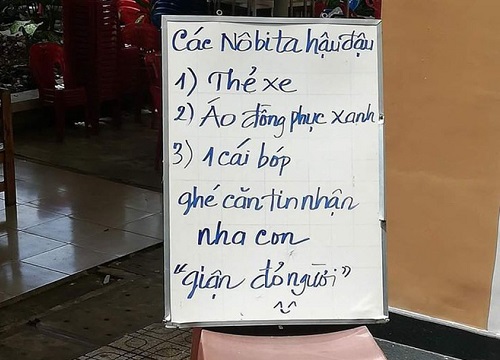 Sinh viên hay bỏ quên đồ trong canteen, cô phục vụ viết tấm bảng "dằn mặt", đọc là yêu