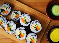 Tận dụng đồ ăn thừa tủ lạnh làm ngay kimbap Hàn Quốc trứ danh