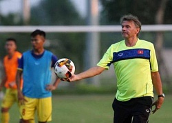 Vì mục tiêu World Cup, gần nửa đêm "phù thủy trắng" Troussier vẫn đưa U19 Việt Nam ra sân tập