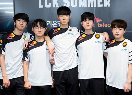 Deft 'lậm' quảng cáo của Faker khiến 'chủ tịch' thốt lên - 'Cậu ấy xem xong sang chấn tâm lý rồi'