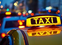 Đi taxi quỵt tiền, người đàn ông đuổi tài xế, "cà khịa" cả xóm vào can: "Tao đứng im cho mày đánh"