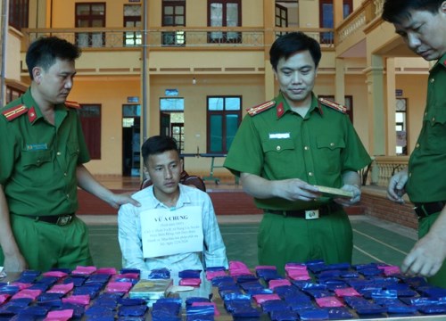 Đối tượng mang 2 bánh heroin và 24.000 viên ma túy sa lưới ở Điện Biên