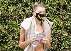 Hailey Bieber diện đồ thể thao, đeo khẩu trang ra phố