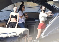 Hailey Bieber và Bella Hadid tắm nắng trên du thuyền ở Italy