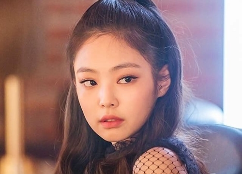 Jennie (Black Pink) có thể bị chỉ trích vì lười nhảy nhưng khoản hát live thì chẳng ai chê bai, loạt clip này sẽ chứng minh điều đó!