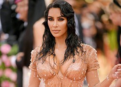 Kim Kardashian khoe vòng eo nhỏ không tưởng