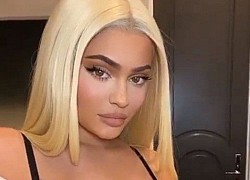 Nữ tỉ phú 'hụt' Kylie Jenner ngực đầy nóng bỏng với nội y