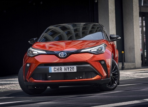 Toyota C-HR và Avalon thêm phiên bản bóng đêm