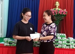 Trao quà và học bổng cho học sinh, sinh viên nghèo