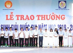 Trao thưởng hơn 100 triệu đồng cho thầy trò trường chuyên Phan Bội Châu