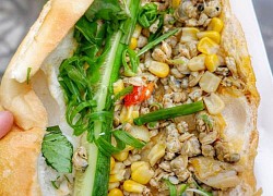 Bánh mì hến, hủ tiếu ốc - món ăn lạ khiến nhiều người mê ở Sài Gòn