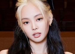 Black Pink mở họp báo, Jennie xuất hiện với kiểu tóc giống Dương Quá