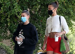 Hailey Bieber phát tướng, Bella Hadid khoe sắc vóc đẹp ngất ngây khi chụp hình tại Ý