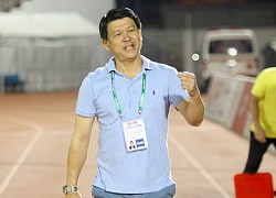 HLV "kỳ dị" nhất V-League khen trọng tài dù đội nhà bị thổi penalty