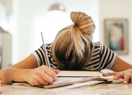 Mùa thi cử, stress có thể "tấn công" từ những dấu hiệu bạn chẳng hề ngờ tới