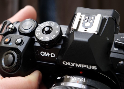 Olympus từ bỏ mảng kinh doanh máy ảnh, bán lại cho công ty đã từng mua VAIO