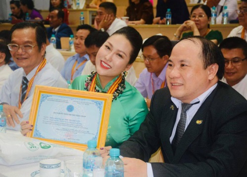 Phi Thanh Vân được trao danh hiệu Đại sứ thiện nguyện của UNESCO Việt Nam