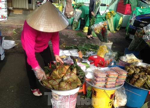 Tết Đoan Ngọ, 'lá xông, bánh ú nước tro' đắt như tôm tươi