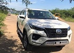 Toyota Fortuner phiên bản nâng cấp mới chuẩn bị ra mắt người dùng Việt