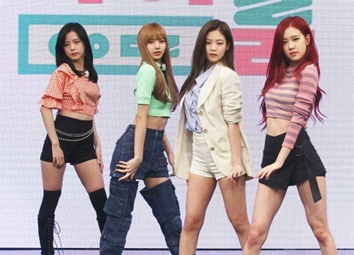 Trang phục của BlackPink được đầu tư 'đỉnh đỉnh đỉnh' cỡ nào ở mỗi màn comeback?