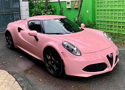 Alfa Romeo 4C Launch Edition độc nhất Việt Nam &#8216;nữ tính&#8217; hơn với lớp decal màu hồng độc đáo