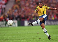 Bí mật về cú sút phạt huyền thoại của Roberto Carlos