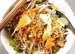 Bún bò Nam Bộ và chim quay ngon nức tiếng ở "phố Tây" Tạ Hiện