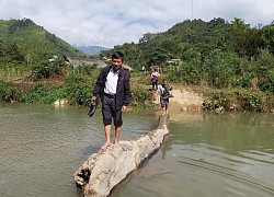 Hành trình trèo đèo, lội suối 'cõng chữ lên non' của thầy cô giáo ở Nghệ An