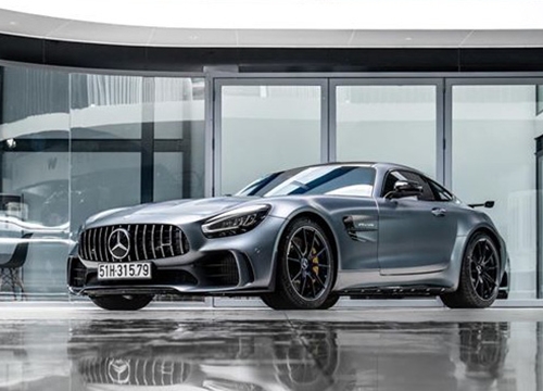 Mercedes AMG GT-R của doanh nhân Nguyễn Quốc Cường đã có biển trắng, số đuôi '79' khiến nhiều người thích thú