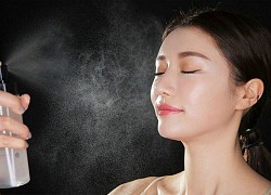 Mùa hè phải dùng xịt khoáng nhưng chị em cần biết 4 bí kíp này để tránh khô da