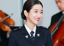 Ngạc nhiên chưa, "khùng nữ thích là đánh" Seo Ye Ji ở Điên Thì Có Sao ngoài đời lại là cảnh sát thứ thiệt!