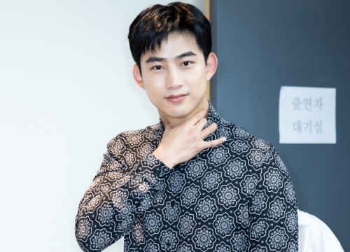 Ok Taecyeon (2PM) xin lỗi vì hẹn hò, Knet: 'Đến cả con trai còn muốn yêu anh ấy'