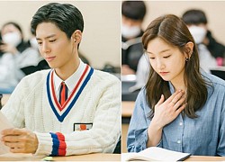 Park Bo Gum xuất hiện cực bảnh, sánh đôi "thiên tài lừa đảo" Park So Dam ở buổi đọc kịch bản phim mới