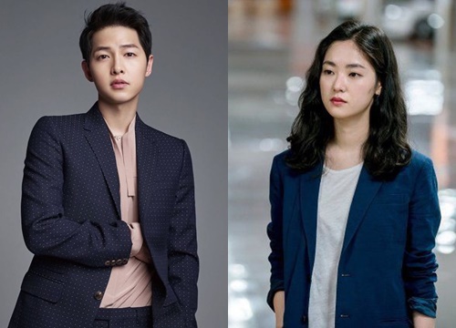 Song Joong Ki "bị dụ" làm trùm mafia, bén duyên với "gái ế" Jeon Yeo Bin ở dự án phim mới