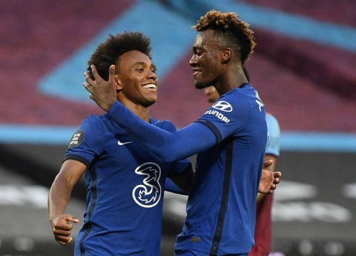 Willian lập thành tích ghi bàn đặc biệt tại Premier League