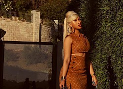 Cardi B nhuộm tóc logo Louis Vuitton, xách túi 7.000 USD