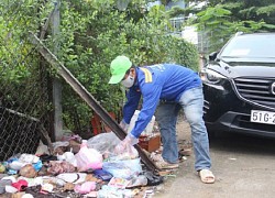 Đôi vợ chồng tại TPHCM trả lại lượng lớn vàng và tiền mặt nhặt được trong lúc gom rác