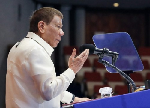 Duterte: Philippines không thể đối đầu Trung Quốc trên Biển Đông