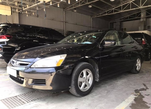 Honda Accord 2006 giá chưa tới 300 triệu đồng tại Việt Nam