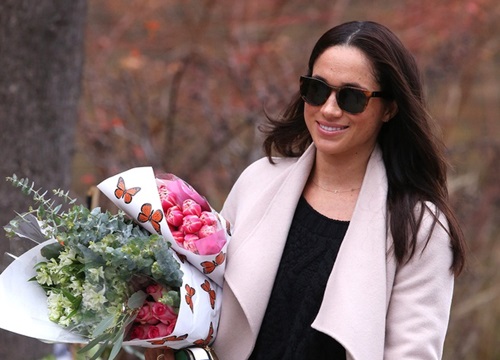 Meghan Markle nhiều lần mặc sai quy tắc hoàng gia Anh