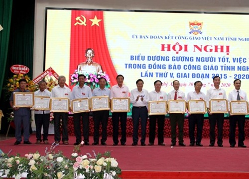 Nghệ An: Biểu dương người tốt, việc tốt trong đồng bào Công giáo