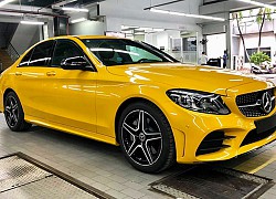 Chi 50 triệu đồng để xe sang Mercedes-Benz C300 AMG sở hữu màu sơn độc