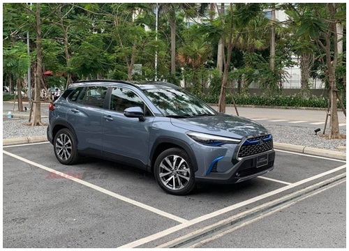 Toyota Corolla Cross lần đầu lộ diện tại Việt Nam: Động cơ Hybrid, xuất hiện chi tiết lạ quanh xe