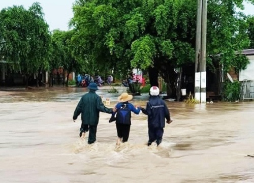 Đắk Lắk: Nhà ngập, xe trôi, nhiều thôn cô lập... sau trận mưa lớn