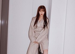 Jisoo, Joy, Lee Sung Kyung... đua nhau diện jumpsuit: Netizen người khen dễ thương, người lại chê bất tiện