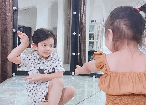 Khánh Thi khoe khoảnh khắc hiếm hoi 2 nhóc ngọt ngào, nhưng ai cũng xuýt xoa vì hành động của Anna: Đúng chuẩn con nhà nòi!