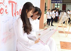 Lễ tri ân đặc biệt, học sinh chia tay thầy cô ngay trong lớp học