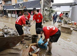 Ảnh: Mưa lũ gây ngập lụt nghiêm trọng, Nhật sơ tán 75.000 người