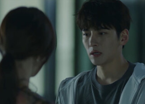 Backstreet Rookie tập 5, 6: Xấu hổ vì làm đổ bể tình yêu của Ji Chang Wook, Kim Yoo Jung xin nghỉ việc?